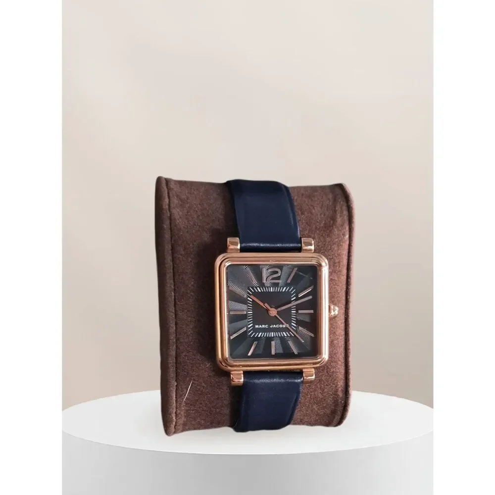 Marc Jacobs Vic MJ1523 watch featuring a rose gold-tone case